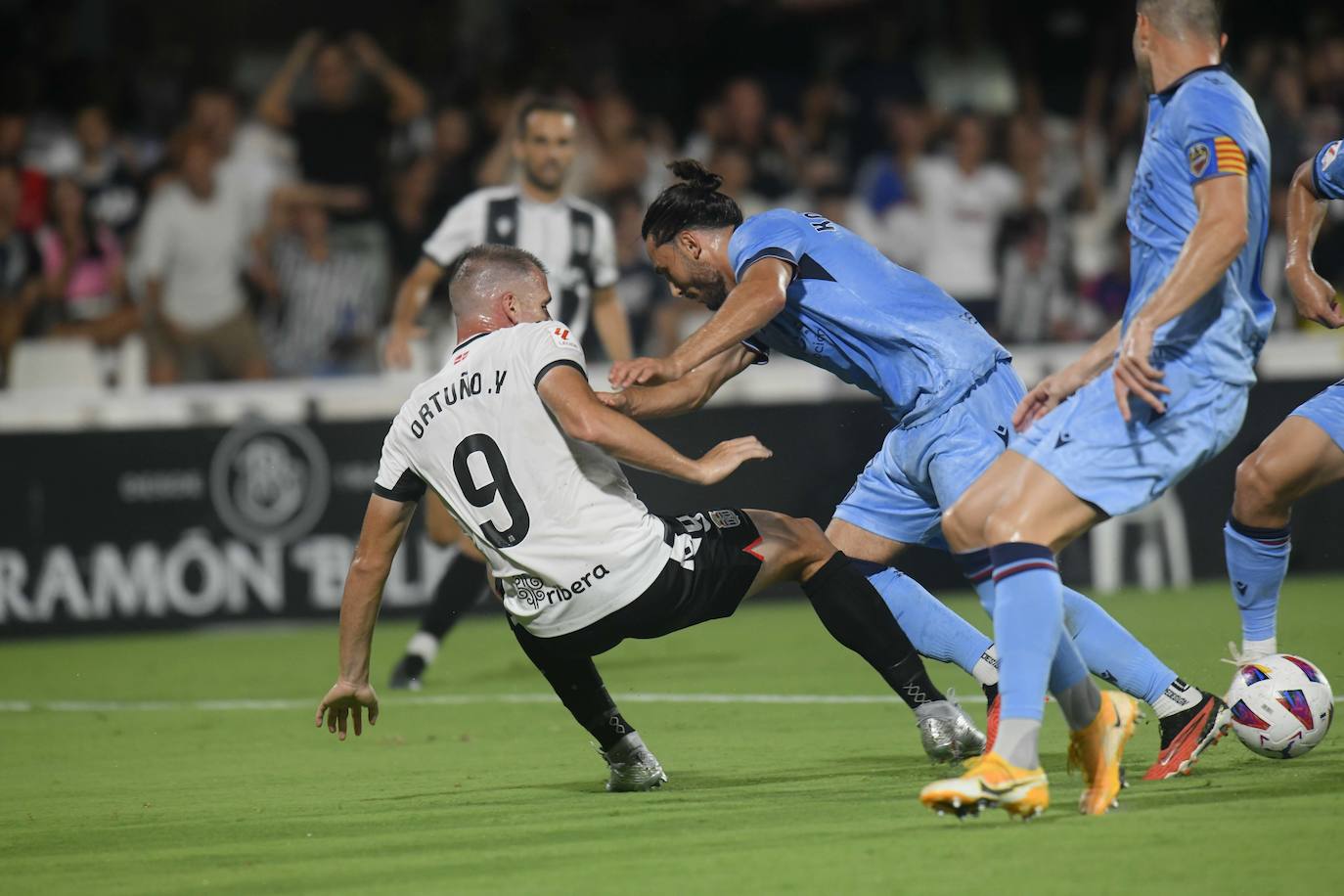 La derrota del Cartagena frente al Levante, en imágenes