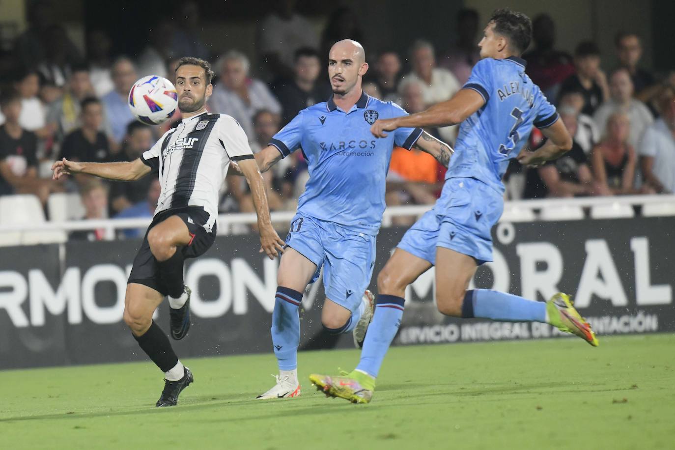 La derrota del Cartagena frente al Levante, en imágenes