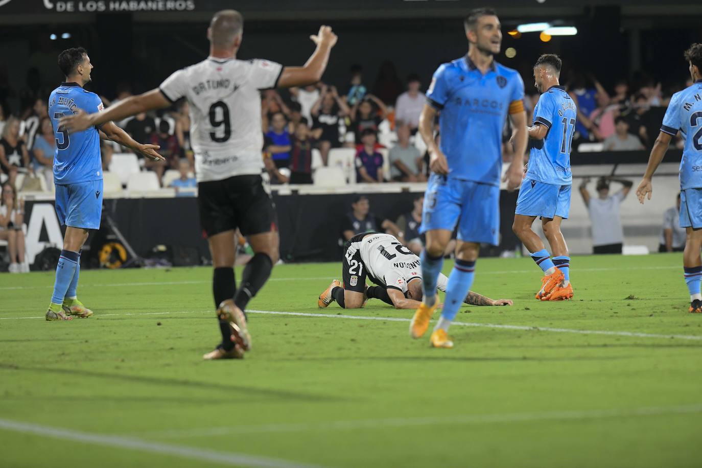 La derrota del Cartagena frente al Levante, en imágenes