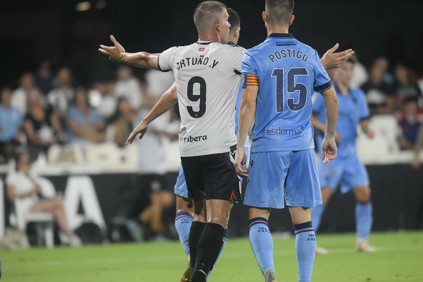 La derrota del Cartagena frente al Levante, en imágenes