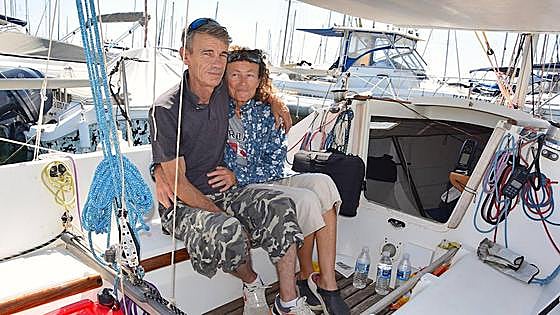 Gilbert y Stephanie Soulier zarparon de Francia en 1999 para una travesía corta. Viven en su barco amarrado en La Manga