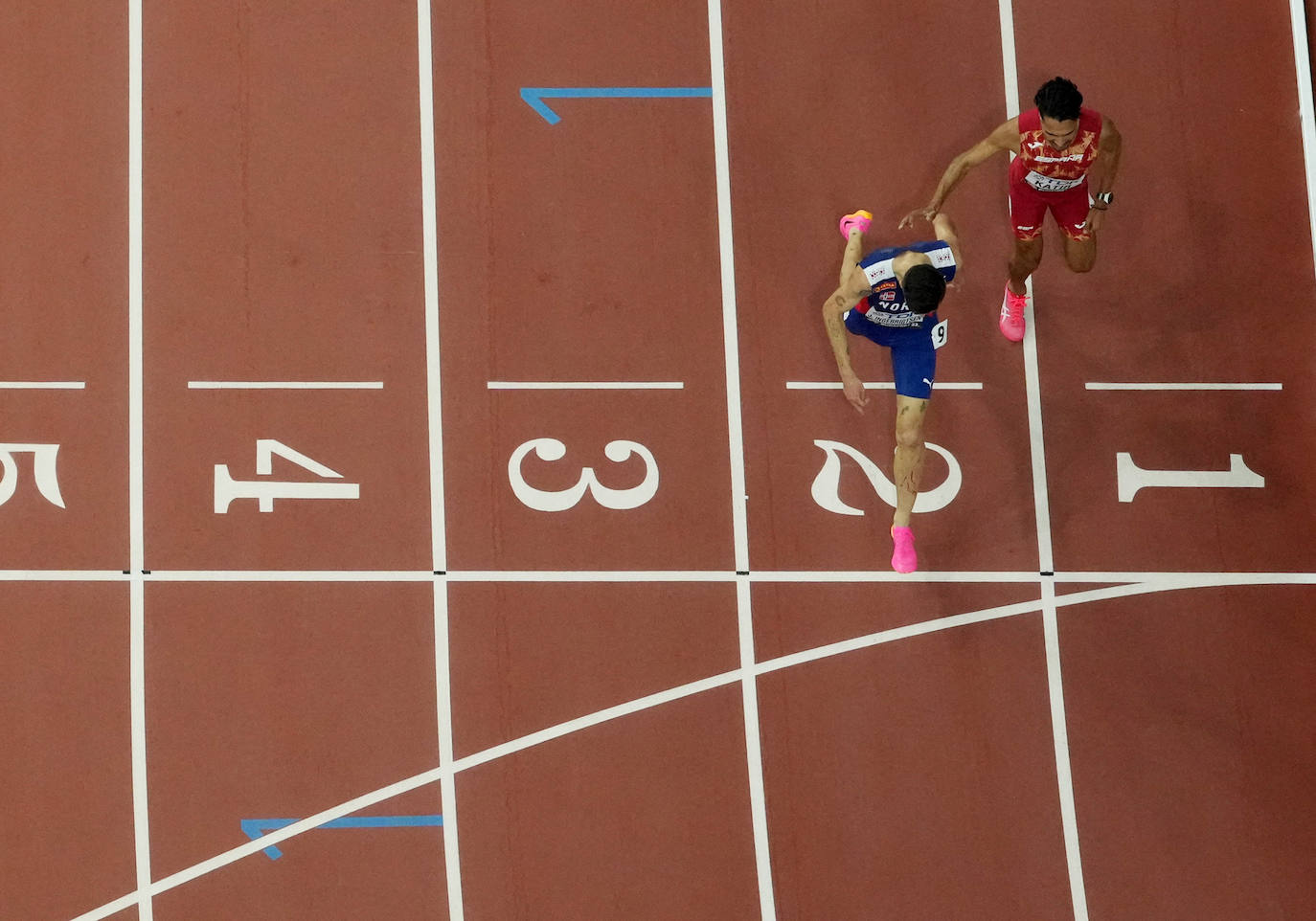La carrera de los 5.000 y la celebración de la plata de Mo Katir