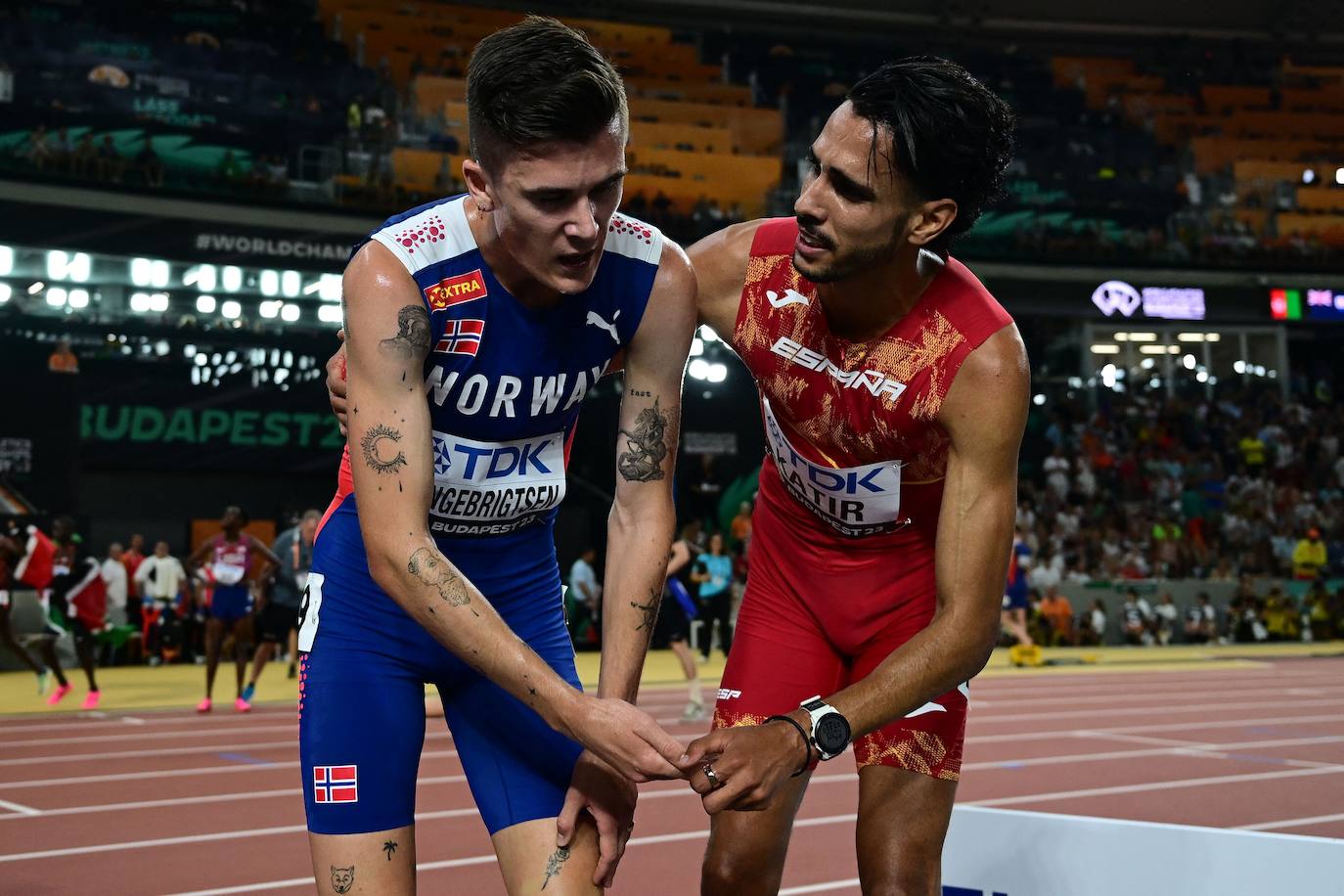 La carrera de los 5.000 y la celebración de la plata de Mo Katir