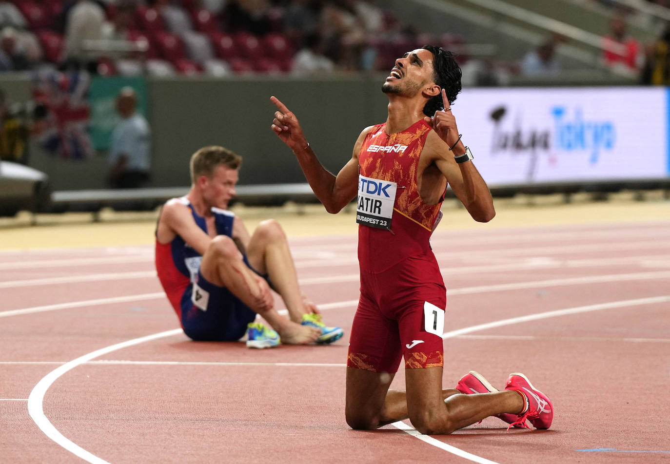La carrera de los 5.000 y la celebración de la plata de Mo Katir
