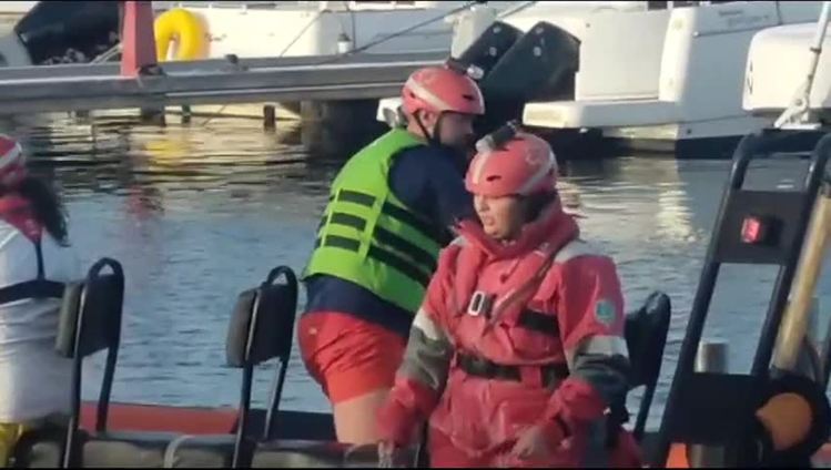 Rescatan al joven arrastrado con su kayak mar adentro en San Pedro