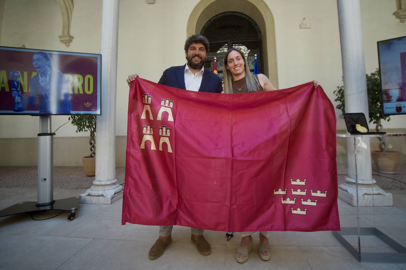 El encuentro de Eva Navarro con López Miras, en imágenes