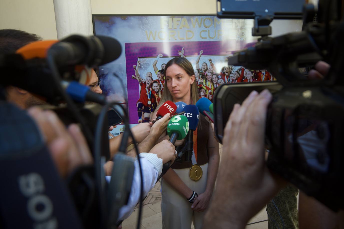 El encuentro de Eva Navarro con López Miras, en imágenes