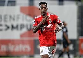 Umaro Embaló celebra un gol durante su etapa en el Benfica.