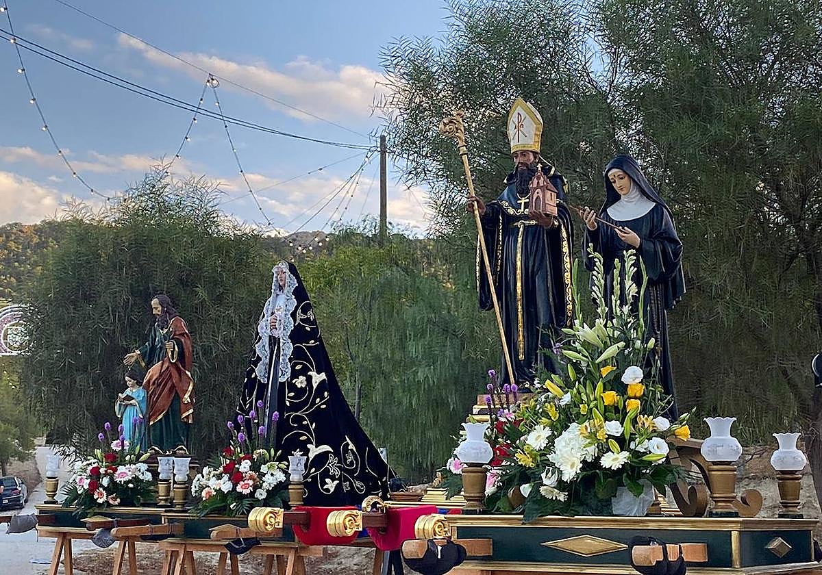 Las imágenes, expuestas para que los vecinos puedan verlas.