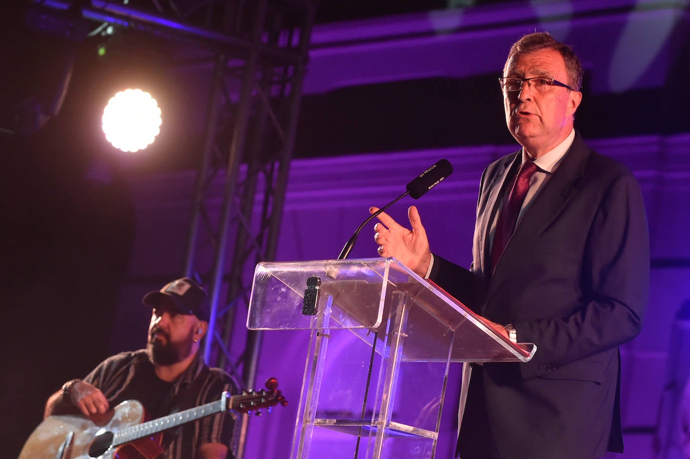 Las imágenes de la actuación del pregonero de la Feria de Murcia, Diego Cantero