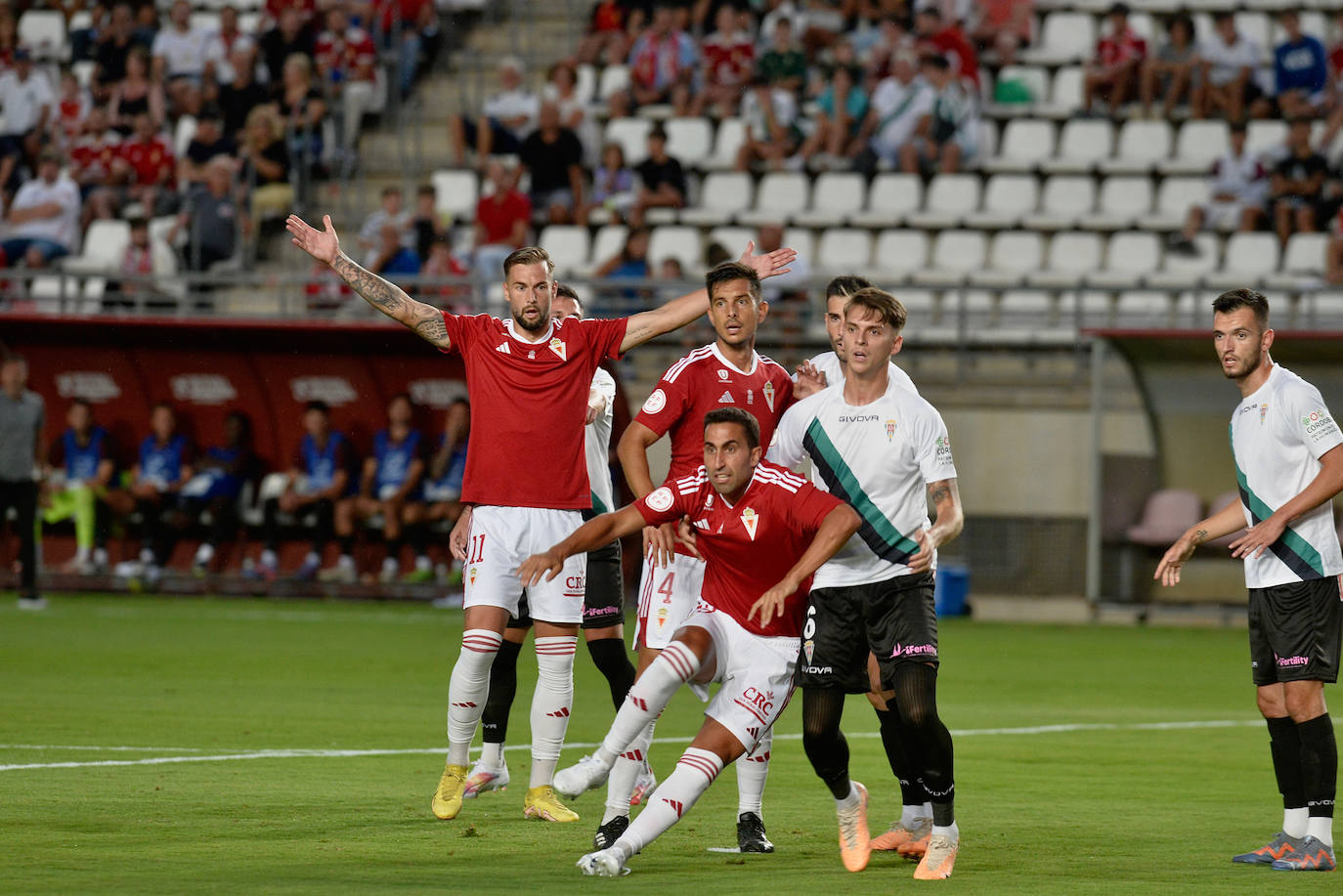 La derrota del Real Murcia frente al Córdoba, en imágenes