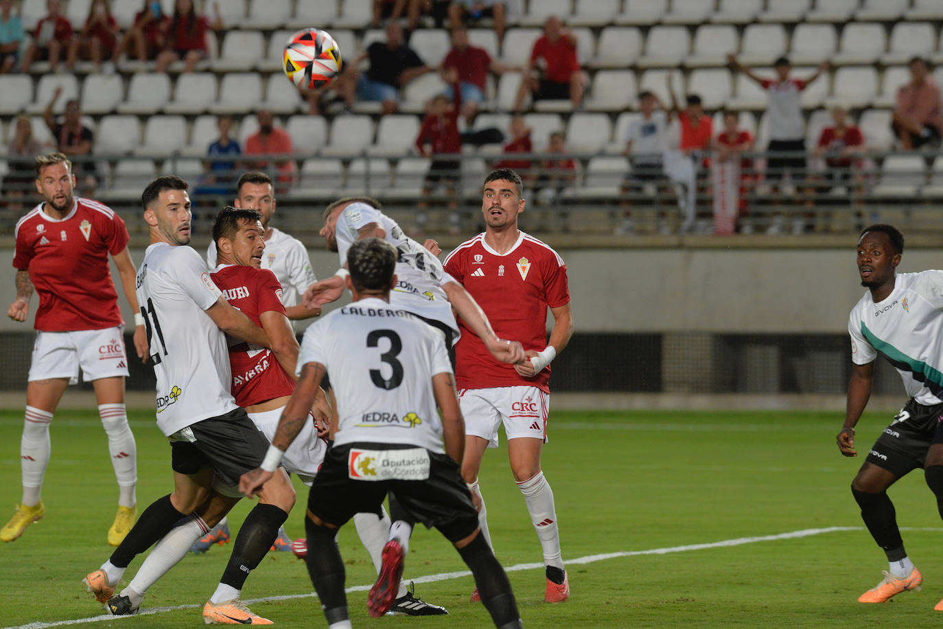 La derrota del Real Murcia frente al Córdoba, en imágenes