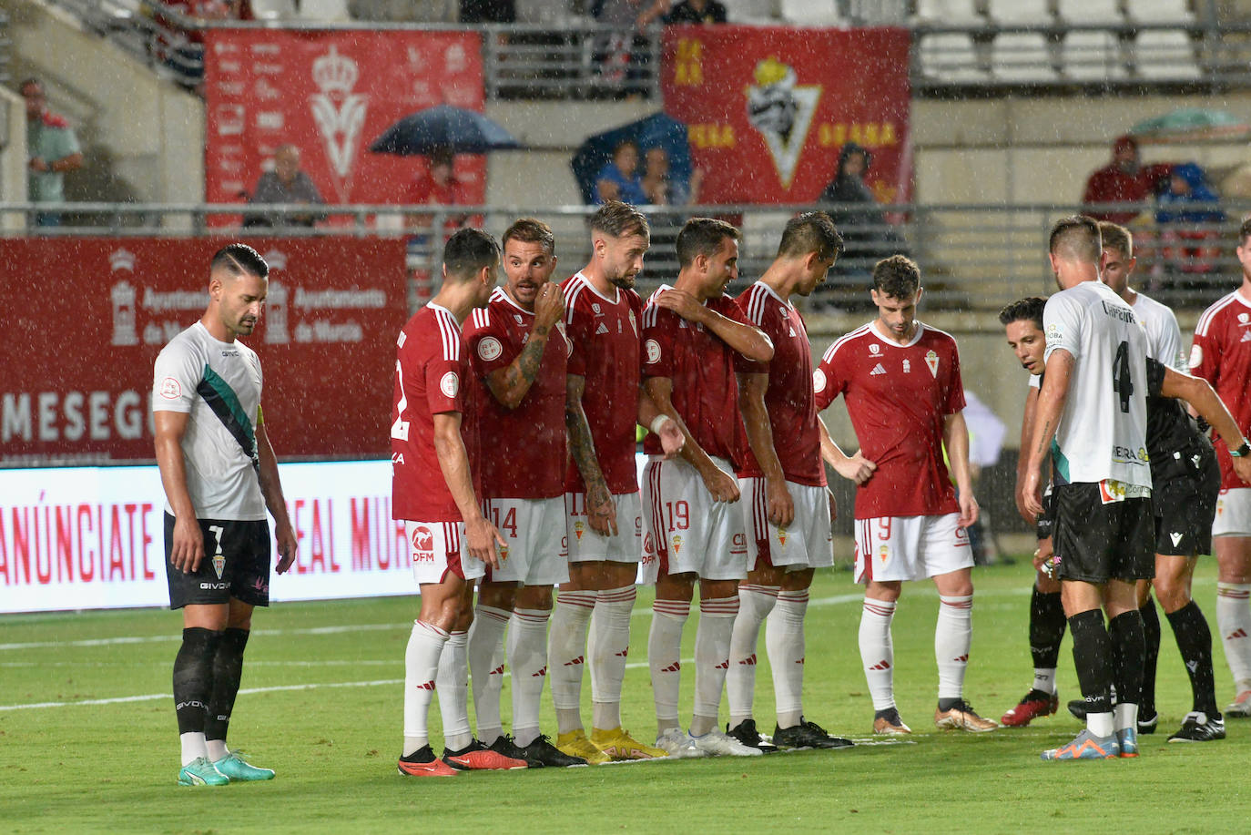 La derrota del Real Murcia frente al Córdoba, en imágenes