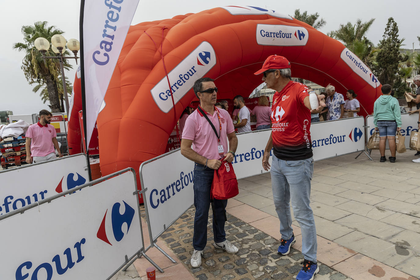 La salida de la novena etapa de la Vuelta en Cartagena, en imágenes
