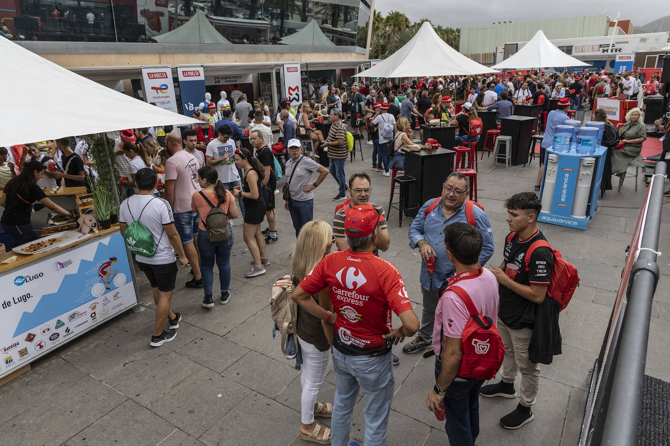 La salida de la novena etapa de la Vuelta en Cartagena, en imágenes