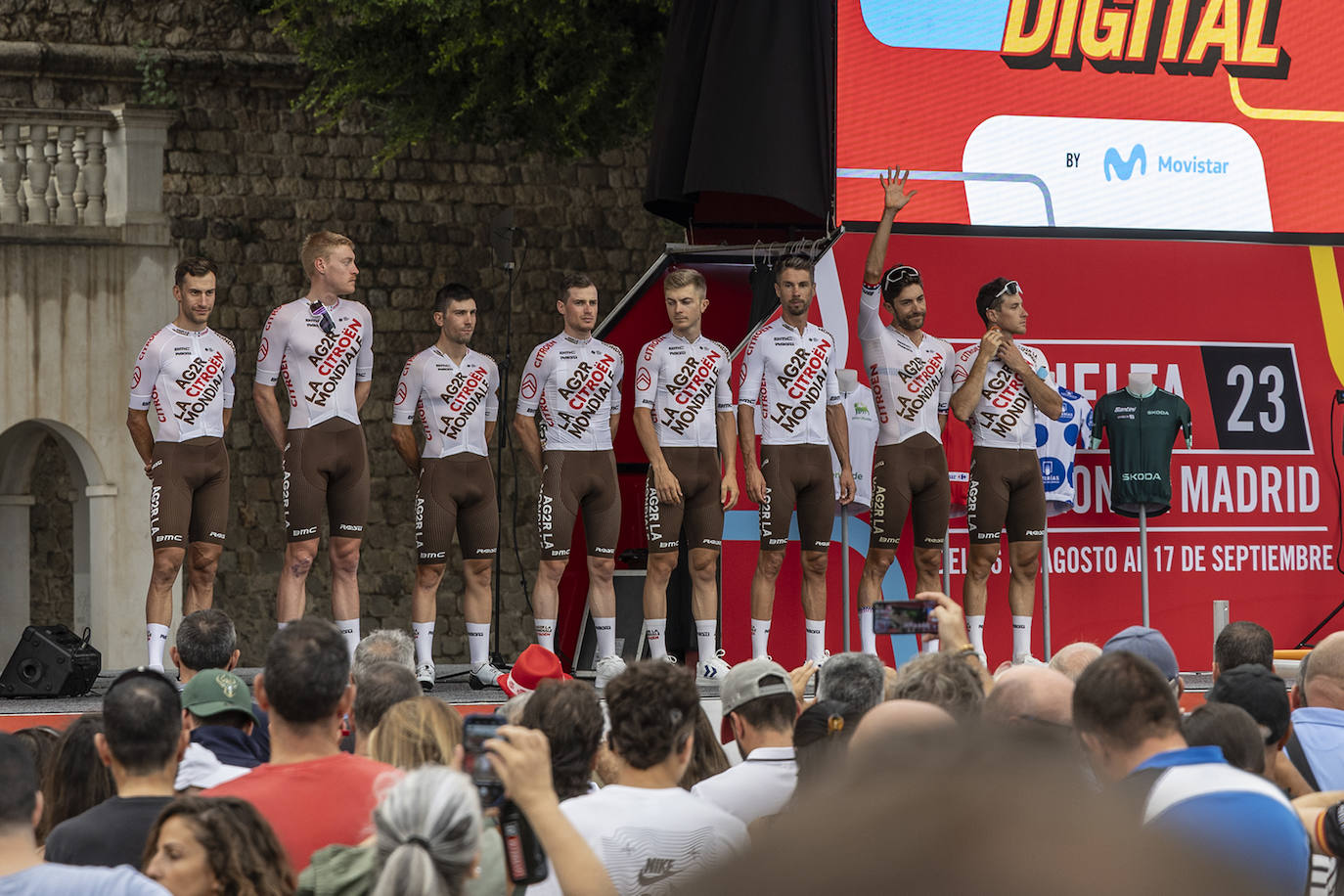 La salida de la novena etapa de la Vuelta en Cartagena, en imágenes