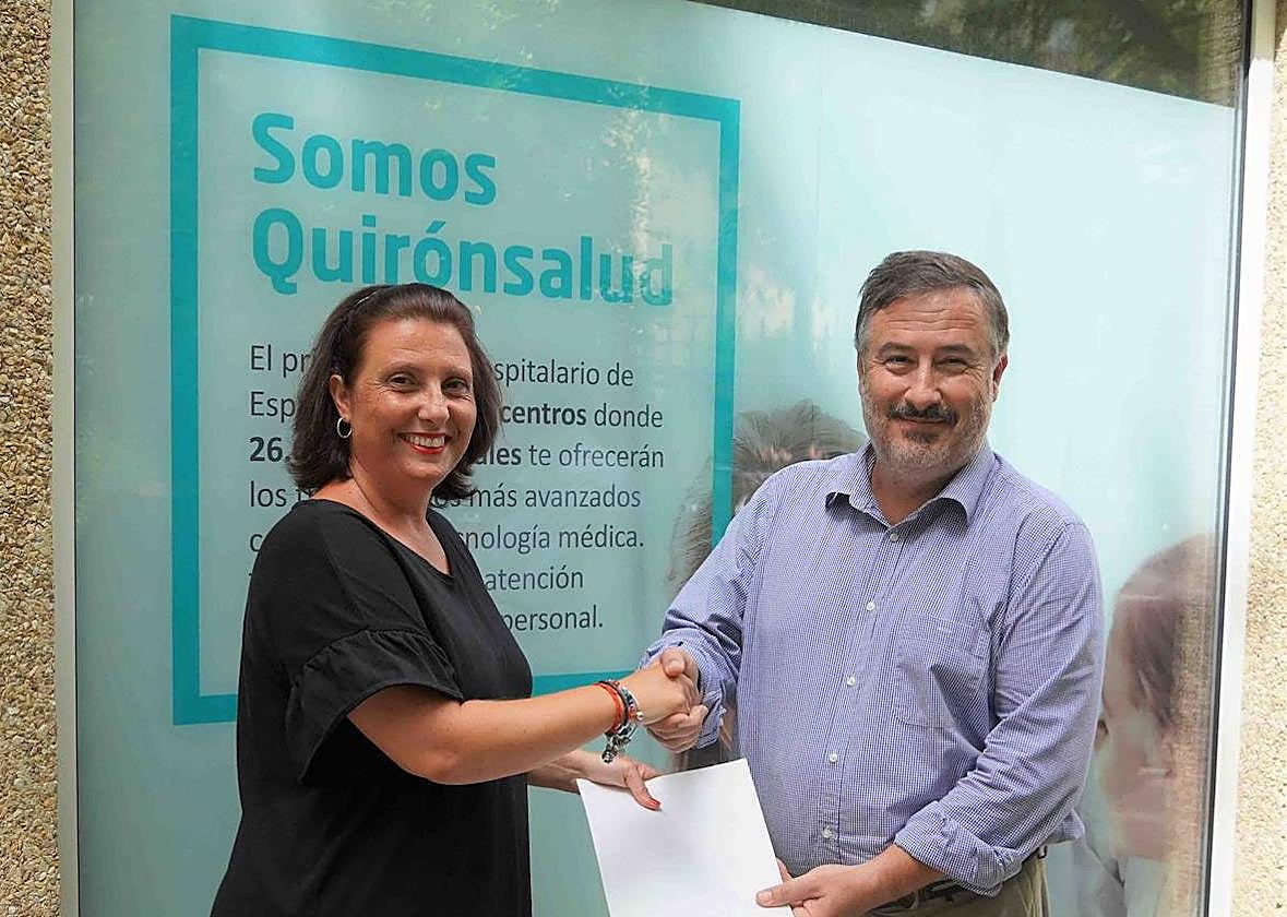 Luis Mesa, gerente de Quirónsalud Murcia y Mª Carmen Botías, Presidenta del Club Deportivo Infante