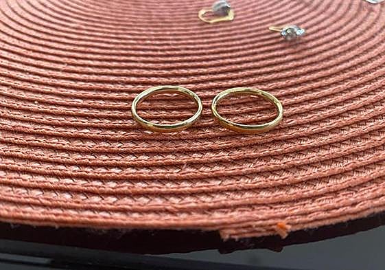 Anillos recuperados por la Policía Local de Orihuela.