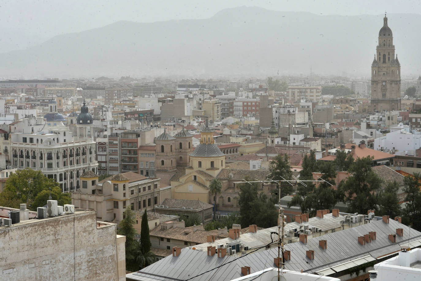 Las imágenes del tercer día de calima en Murcia