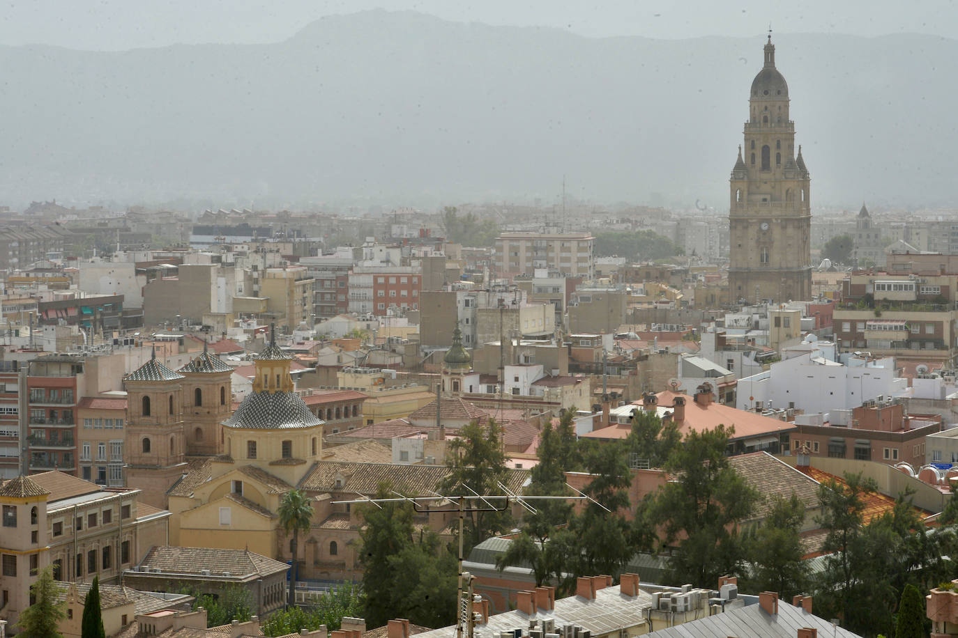 Las imágenes del tercer día de calima en Murcia