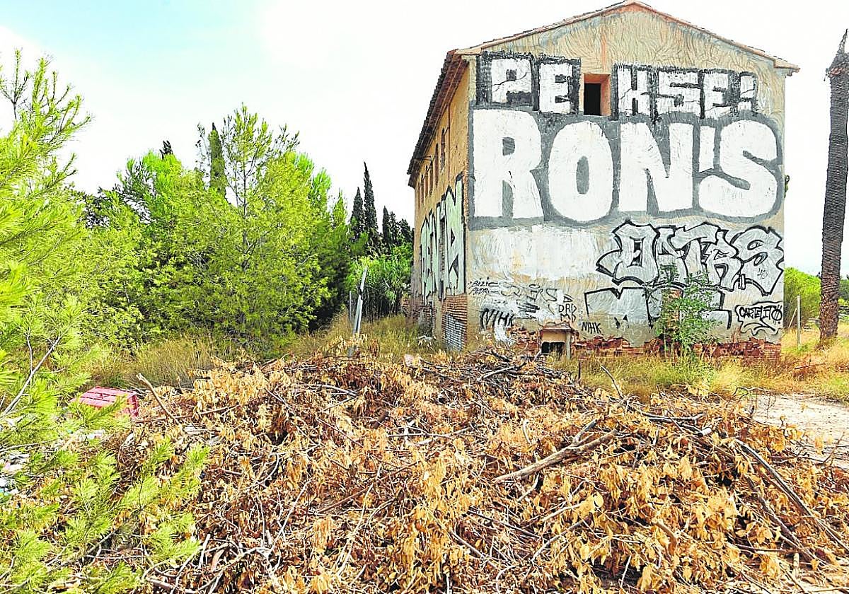 La Casa Torre Falcón sigue a la espera de que su rehabilitación se doté presupuestraiamente de manera completa.