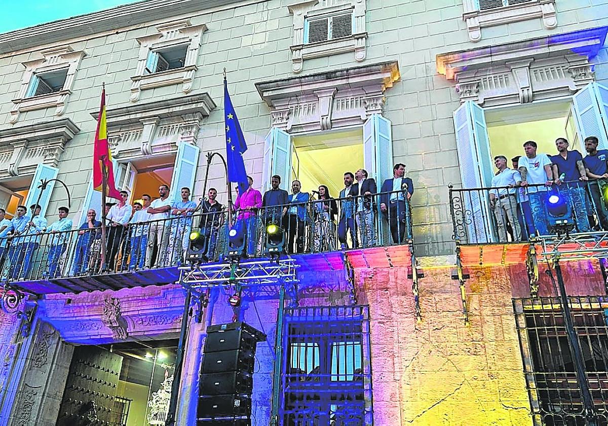 Recepción institucional que brindó el Ayuntamiento al equipo tras su ascenso el pasado abril.