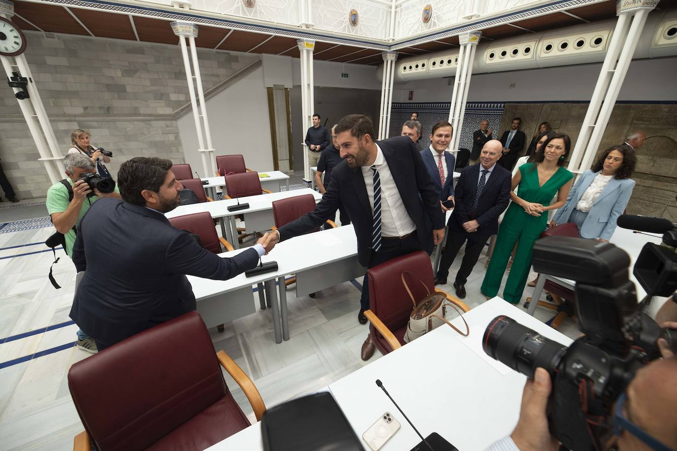 En imágenes: López Miras es elegido presidente del Gobierno regional