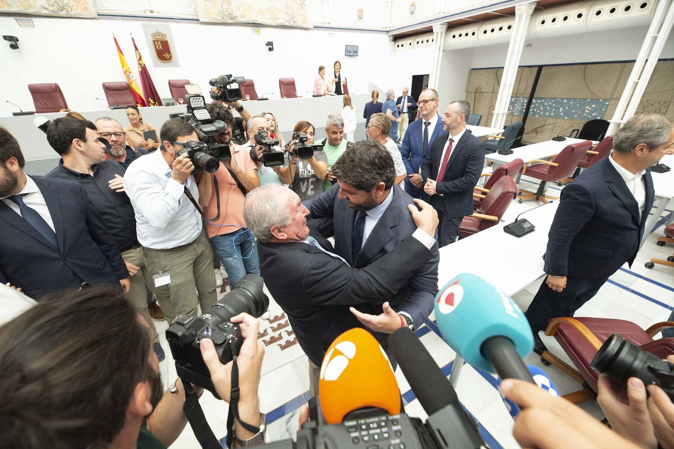 En imágenes: López Miras es elegido presidente del Gobierno regional