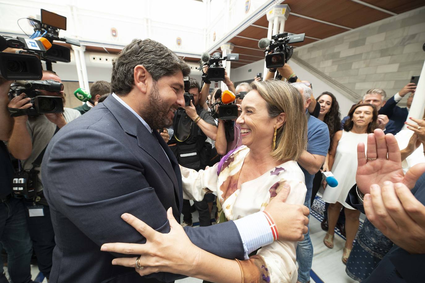 En imágenes: López Miras es elegido presidente del Gobierno regional