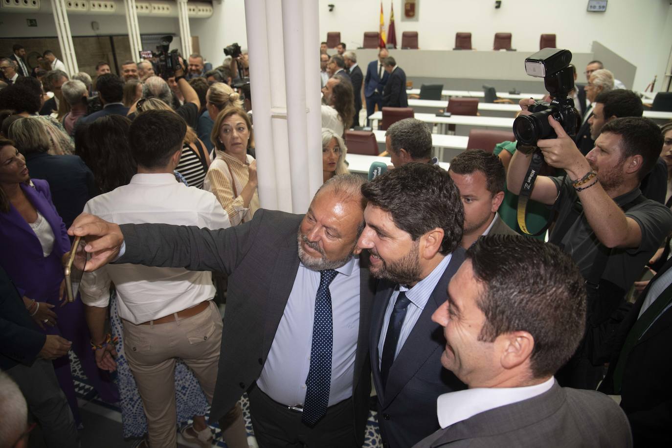 En imágenes: López Miras es elegido presidente del Gobierno regional