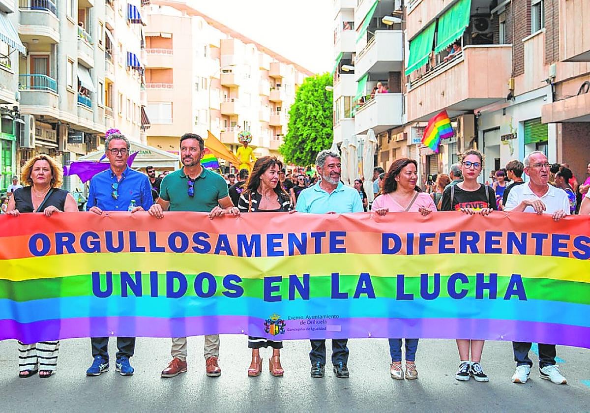 El alcalde y miembros del equipo de gobierno a la cabeza de la pasada marcha del Orgullo.