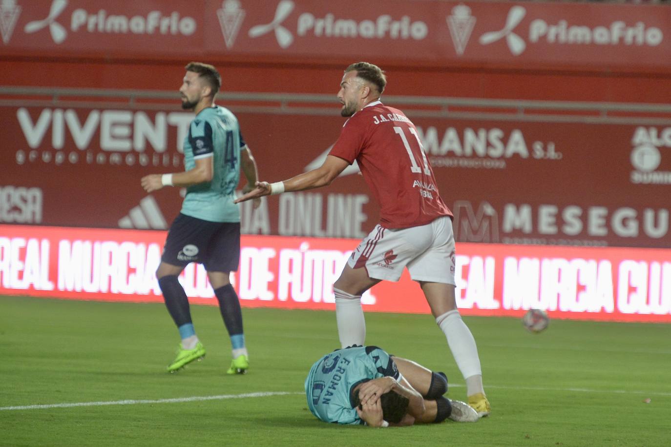 La derrota del Real Murcia frente al Atlético Sanluqueño, en imágenes