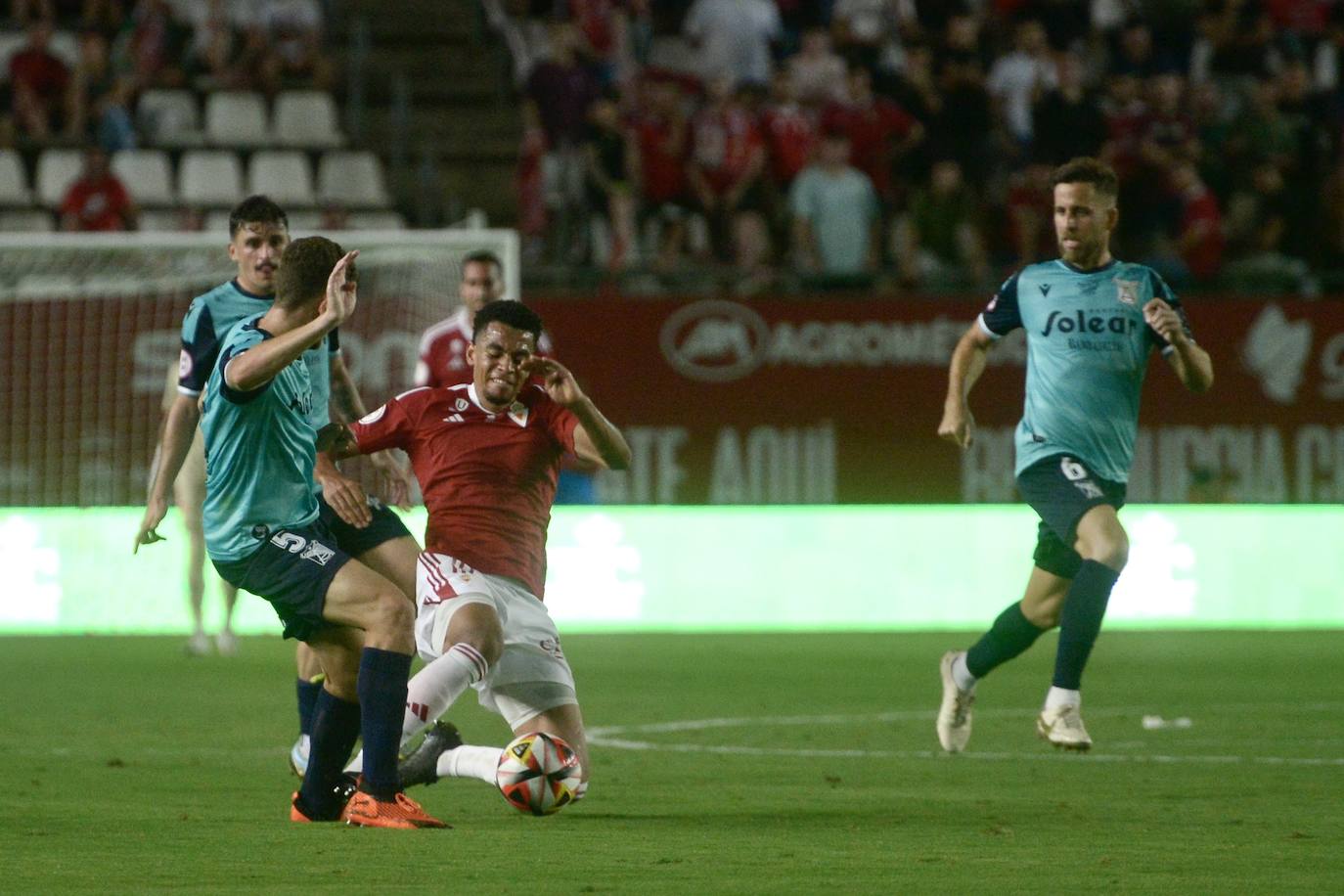 La derrota del Real Murcia frente al Atlético Sanluqueño, en imágenes