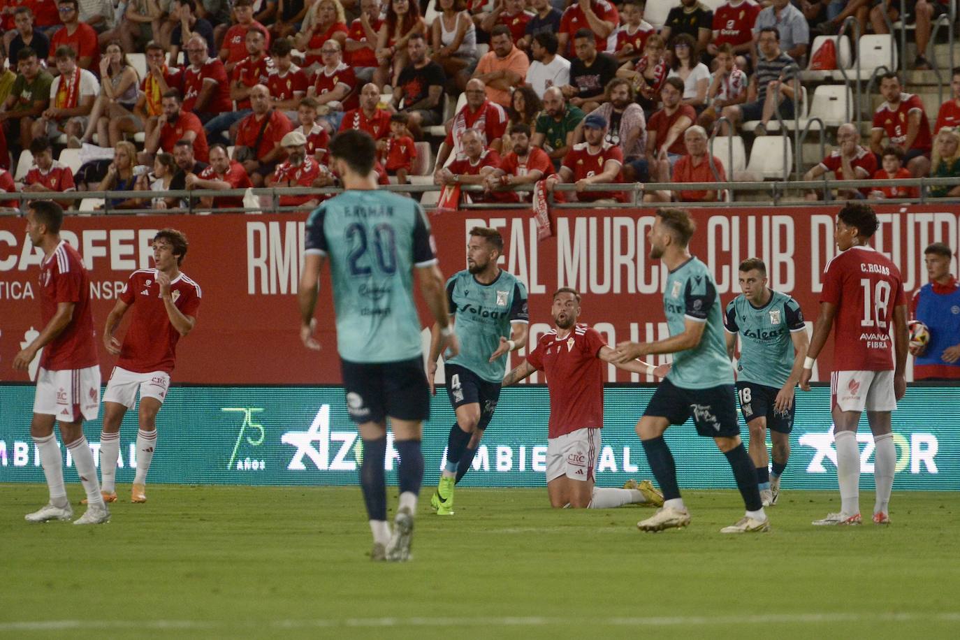 La derrota del Real Murcia frente al Atlético Sanluqueño, en imágenes
