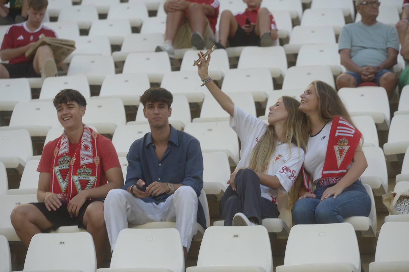 La derrota del Real Murcia frente al Atlético Sanluqueño, en imágenes