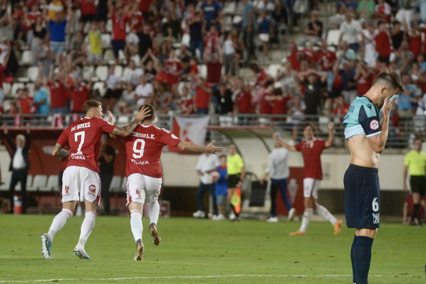 La derrota del Real Murcia frente al Atlético Sanluqueño, en imágenes