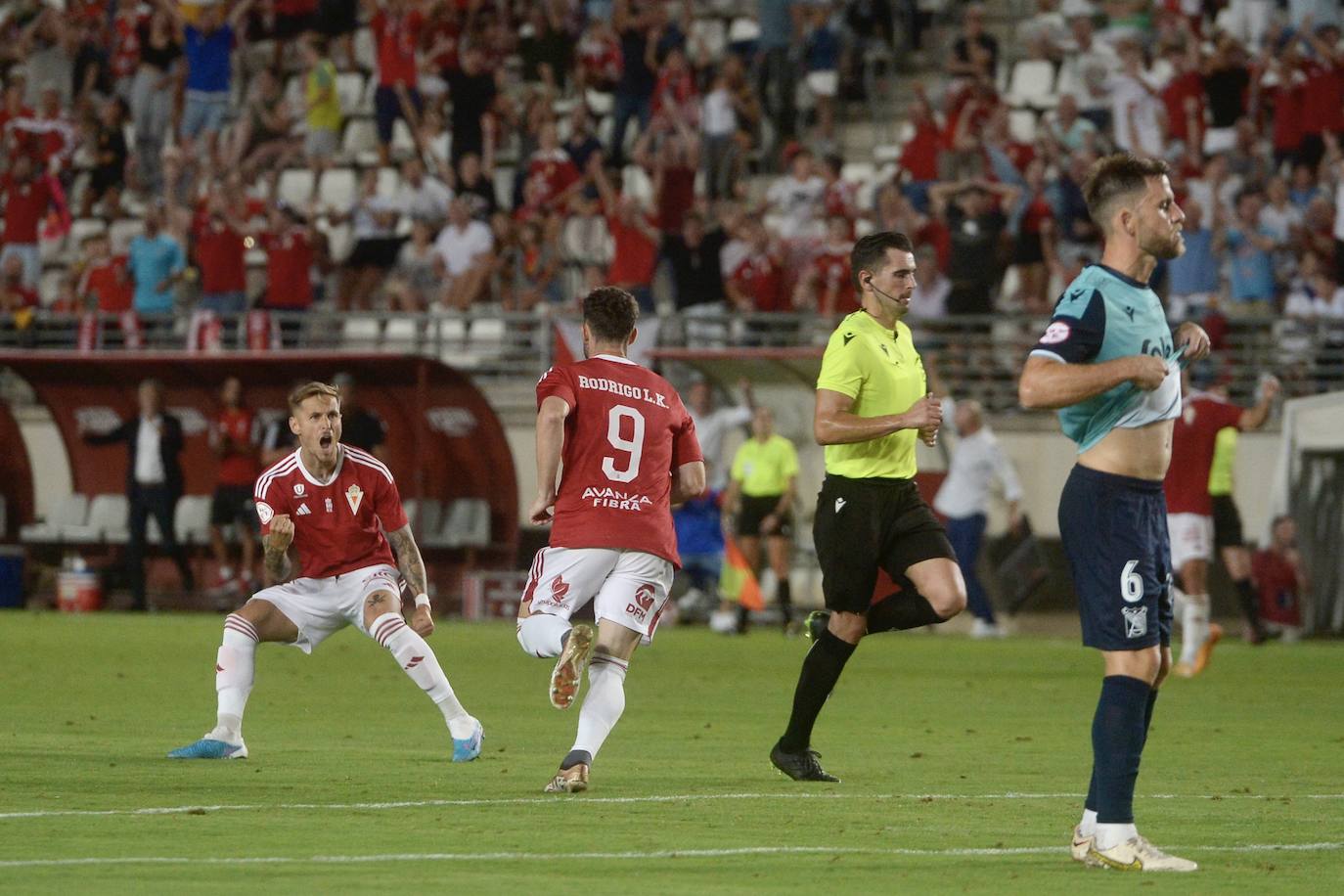 La derrota del Real Murcia frente al Atlético Sanluqueño, en imágenes