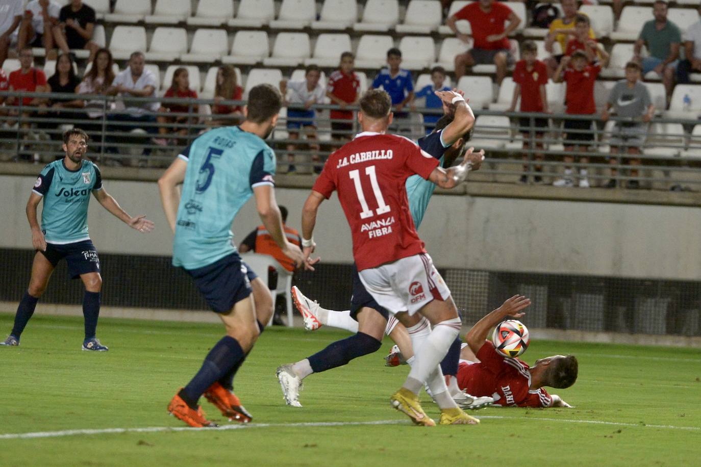 La derrota del Real Murcia frente al Atlético Sanluqueño, en imágenes
