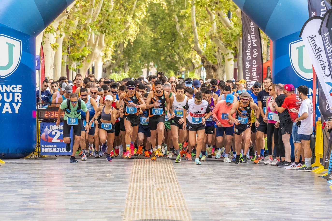 La I Carrera Solidaria Alfonso X de la Feria de Murcia, en imágenes