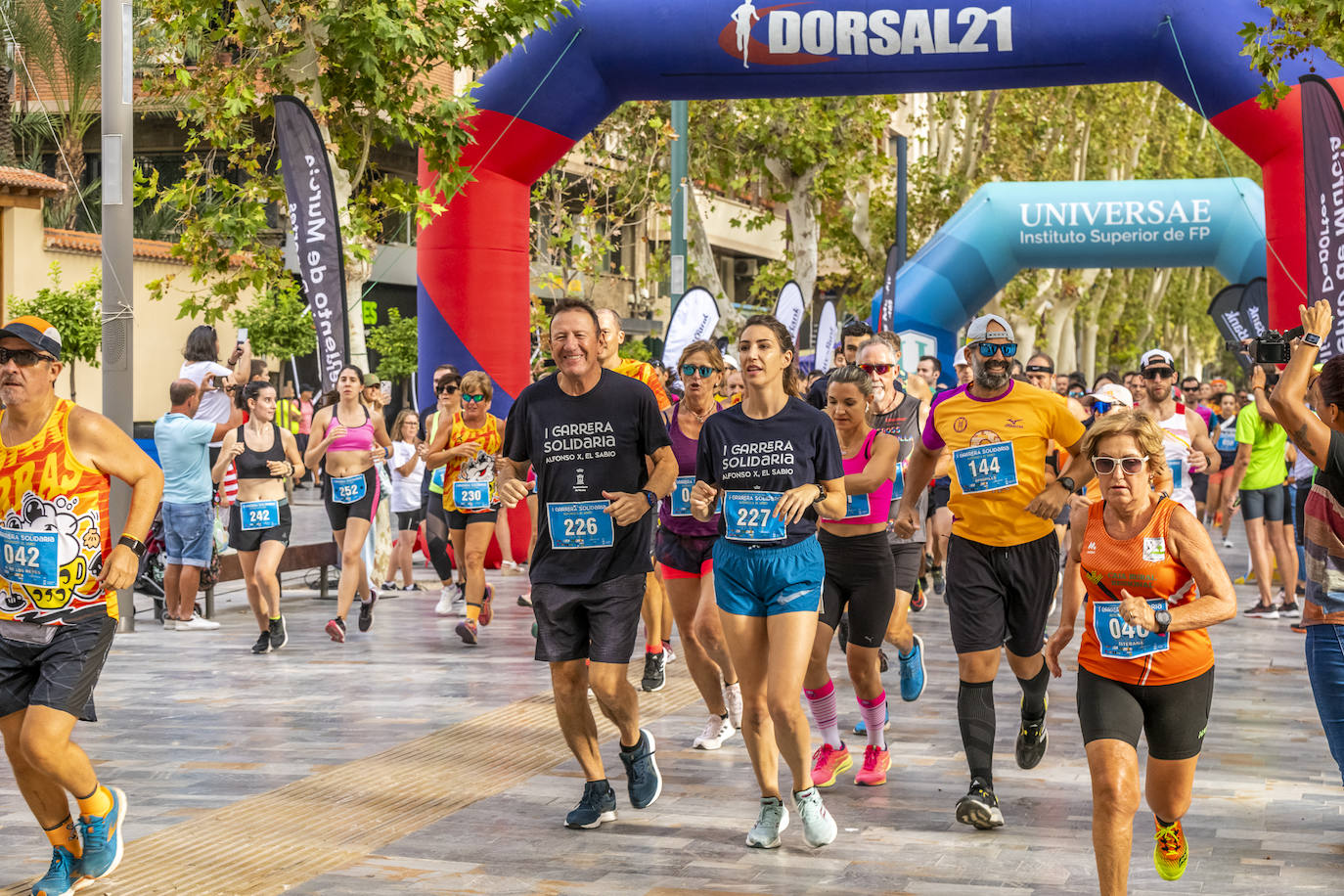 La I Carrera Solidaria Alfonso X de la Feria de Murcia, en imágenes