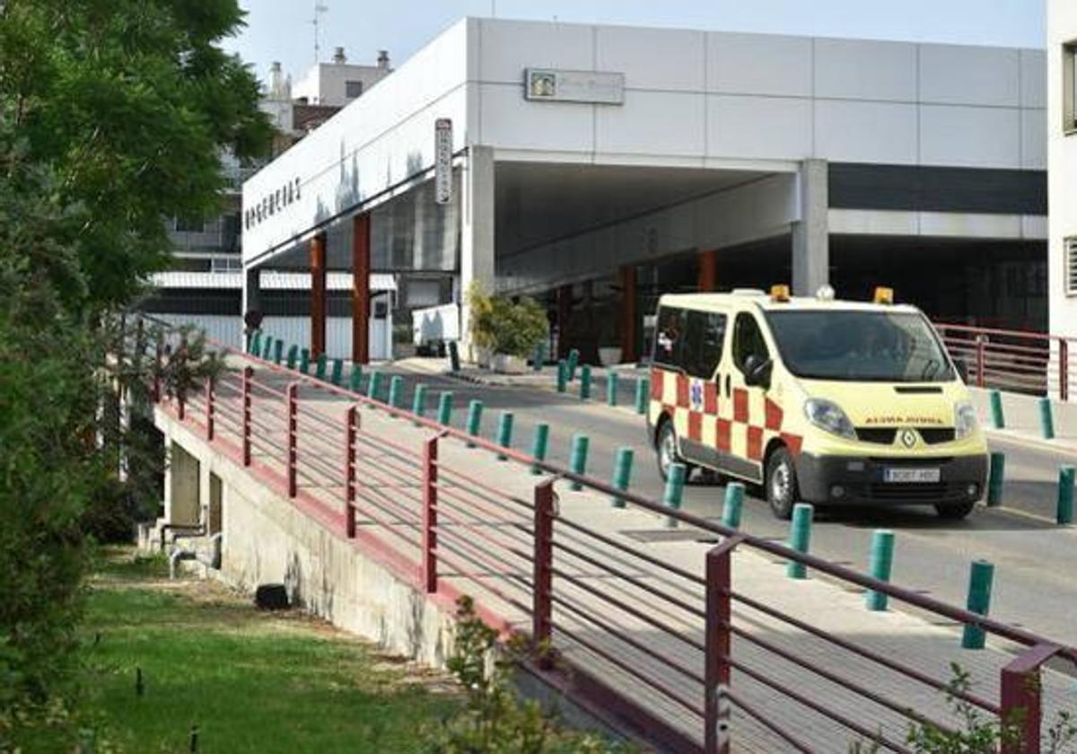 Entrada a Urgencias del hospital Morales Meseguer.