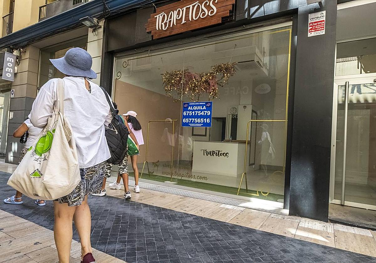 Imagen de archivo de un local comercial en el centro de Murcia.