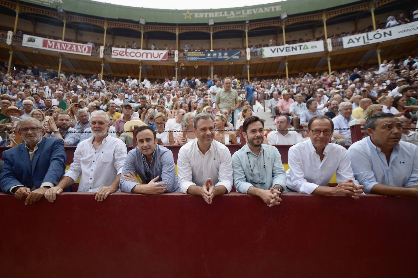 Las imágenes de los asistentes a la corrida de La Romería