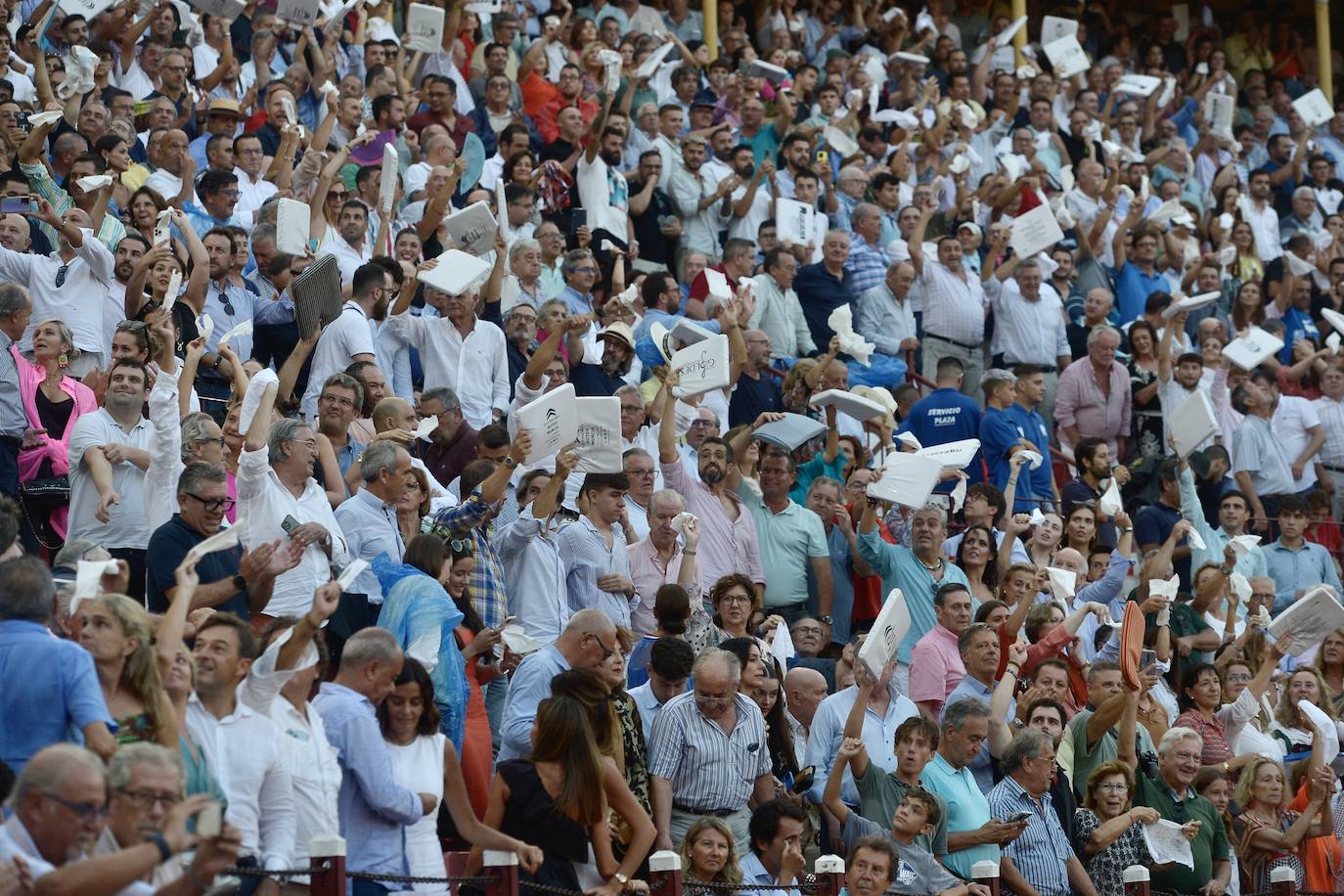 Las imágenes de los asistentes a la corrida de La Romería