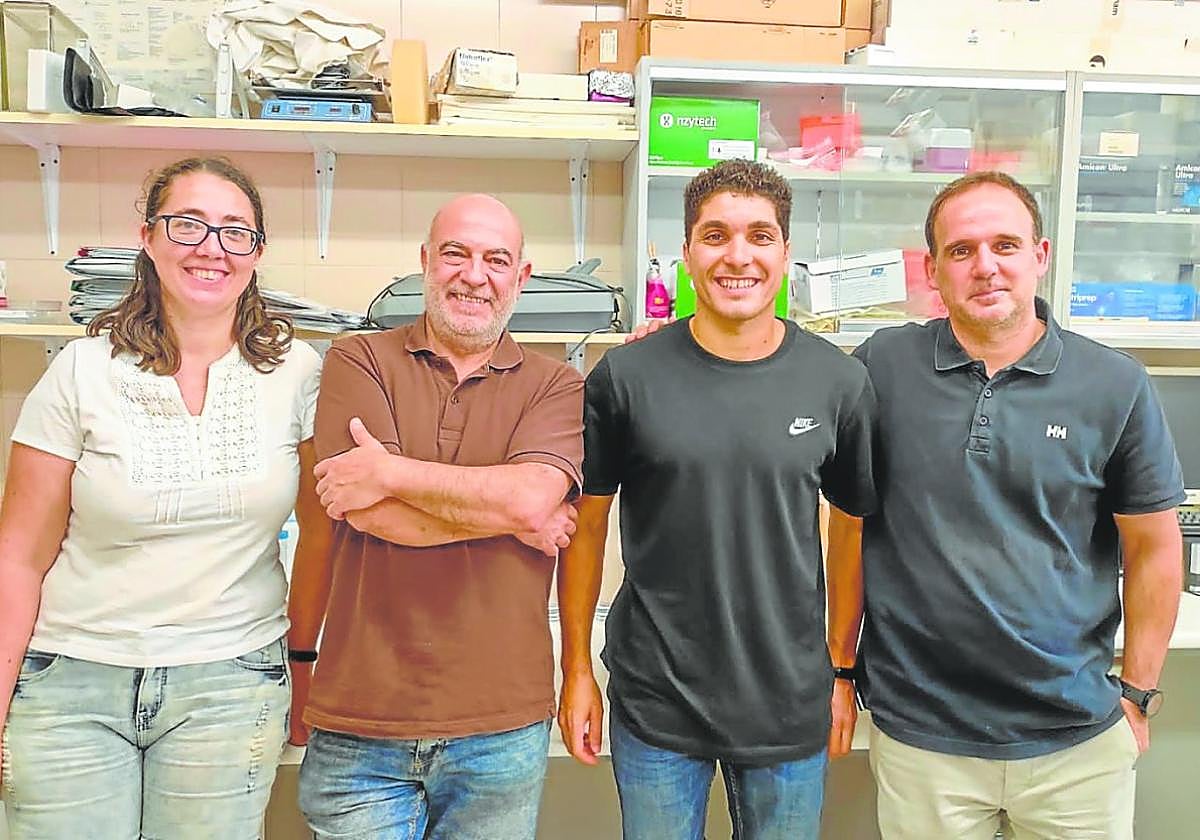 José Neptuno Rodríguez (2º i), junto a miembros del equipo con los que ha realizado el estudio preclínico en la Universidad de Murcia.