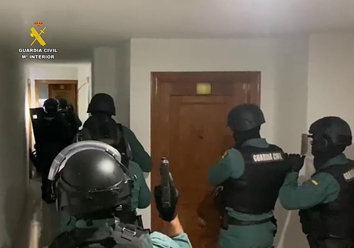 Desmantelan en Torrevieja a un grupo dedicado a robar en el interior de vehículos