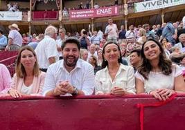 De izquierda a derecha: María del Carmen Ruiz Jódar, Fernando López Miras, Carmen María Conesa y Sara Rubira, en la Plaza de Toros de Murcia.