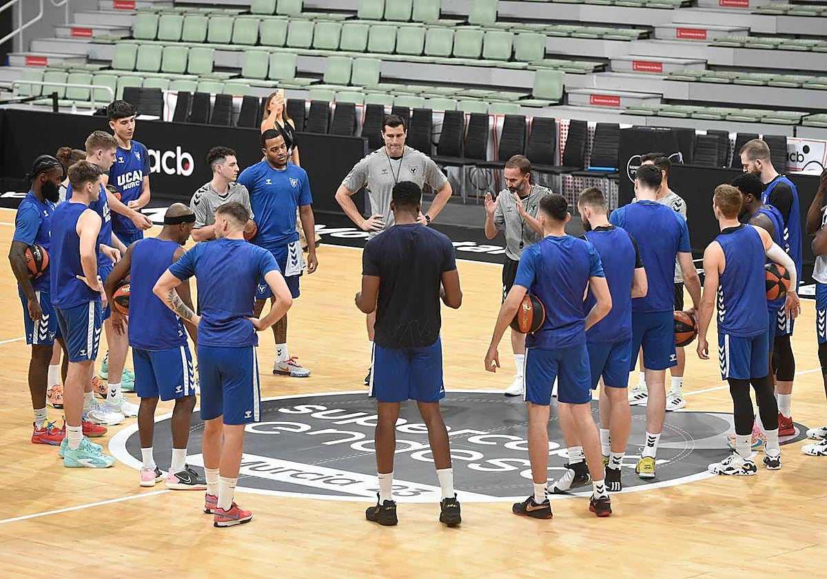 Último entrenamiento del UCAM antes de la Supercopa.