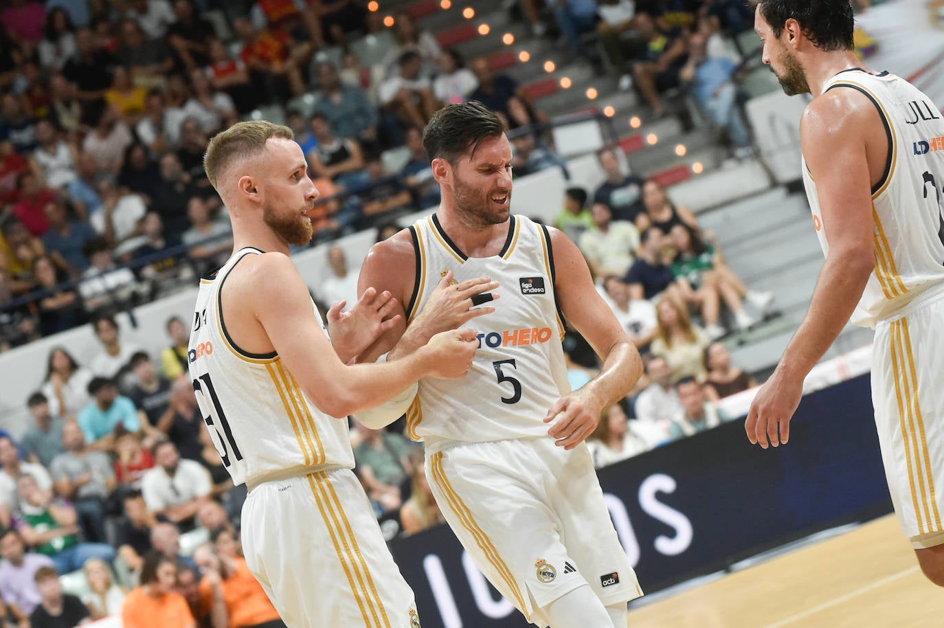 La victoria del Madrid ante el Barcelona en la Supercopa, en imágenes