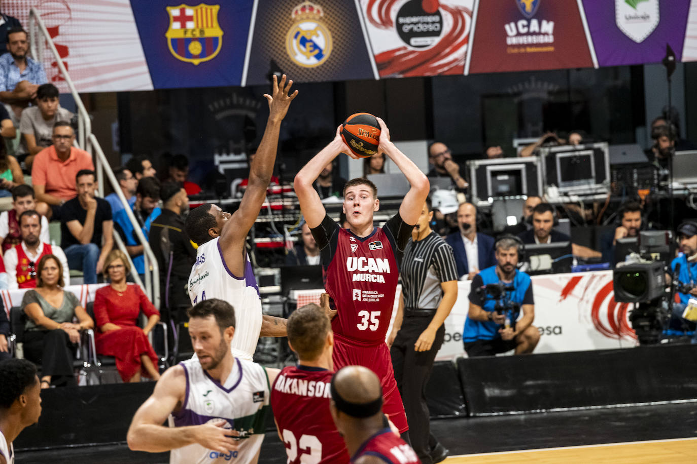 La derrota del UCAM Murcia ante Unicaja en las semifinales de la Supercopa, en imágenes